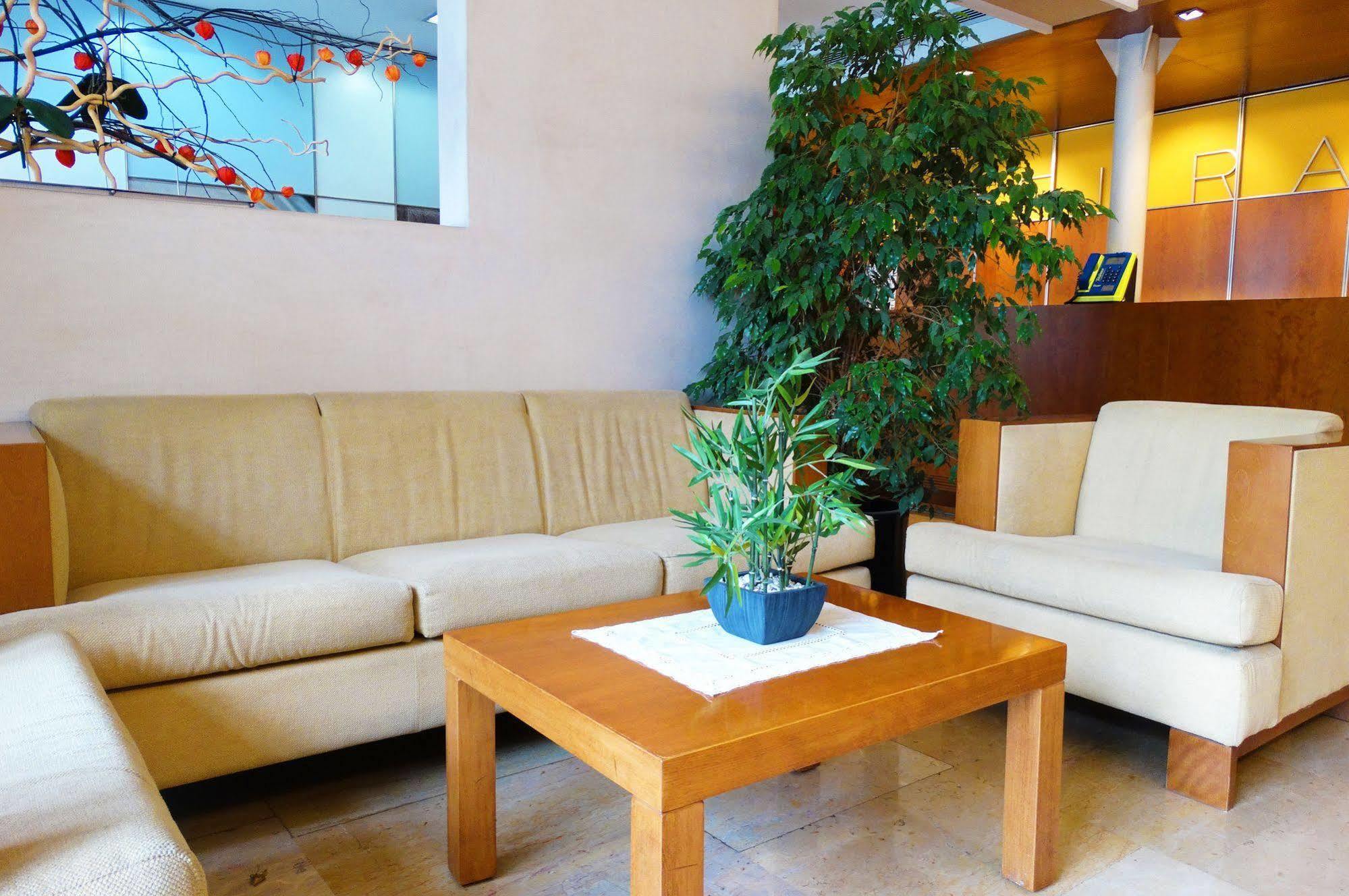 Hotel Rambla Figueres Extérieur photo